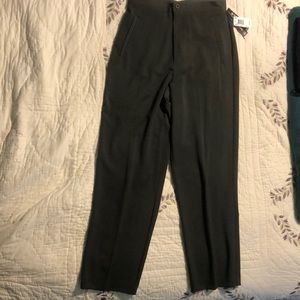 Briggs petite dress pants size 6 petite in the color olive